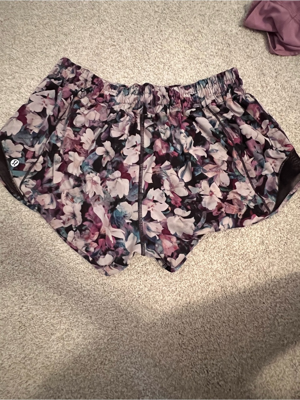 Lululemon Hotty Hot Low Rise Short 2.5” Size 6